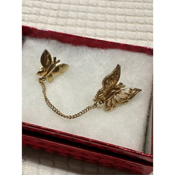 Butterfly sweater pin - Picture 1 of 5